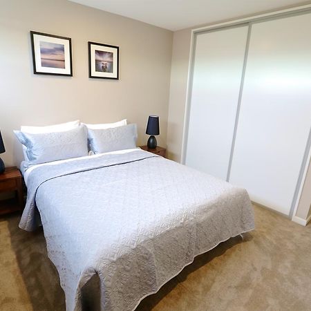 Golden Sun Apartment -Two Bedrooms, Three Bedrooms Κράισττσερτς Εξωτερικό φωτογραφία