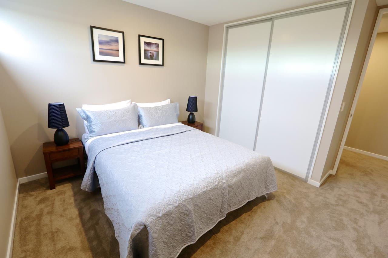 Golden Sun Apartment -Two Bedrooms, Three Bedrooms Κράισττσερτς Εξωτερικό φωτογραφία