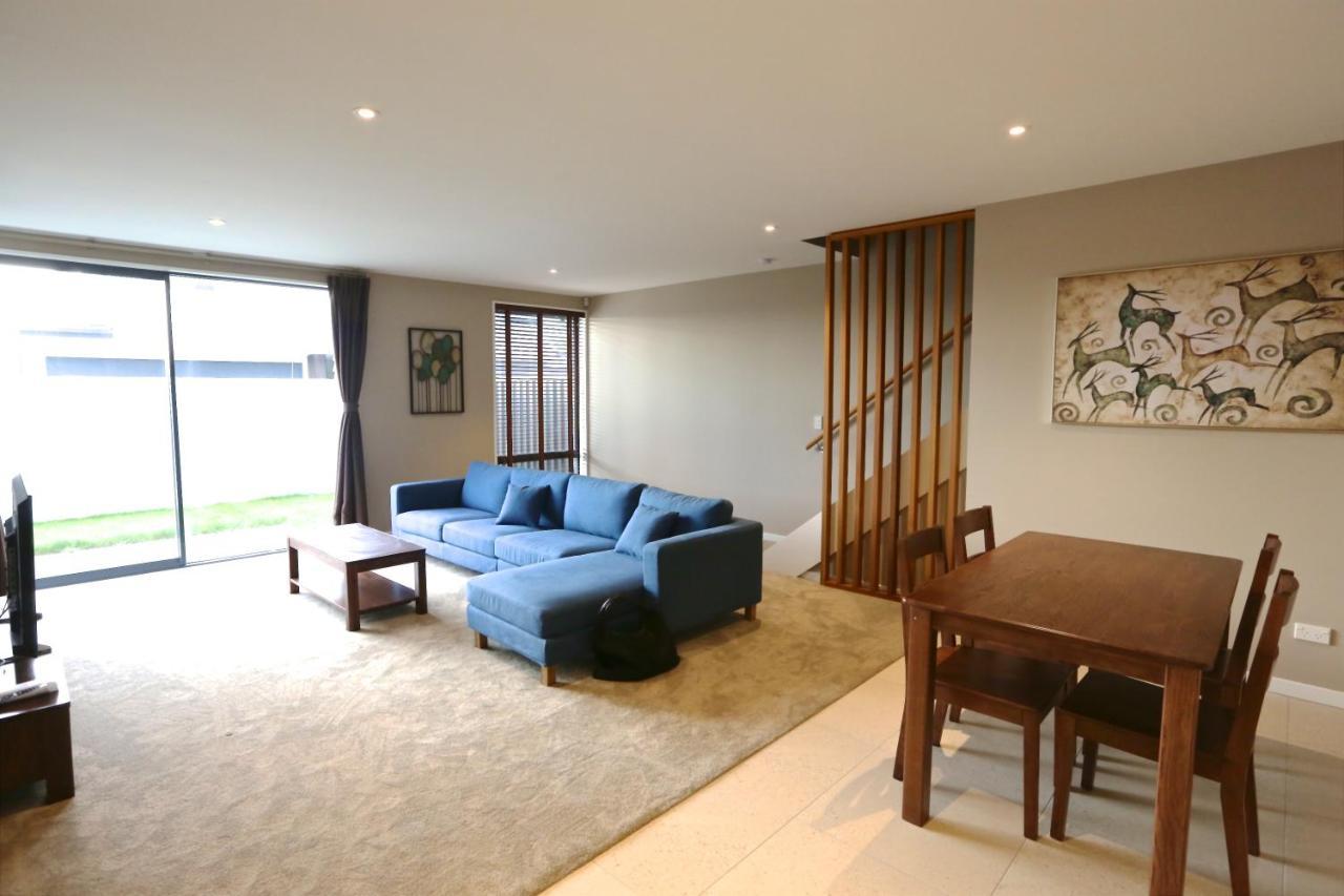 Golden Sun Apartment -Two Bedrooms, Three Bedrooms Κράισττσερτς Εξωτερικό φωτογραφία